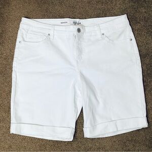 NWOT Style & Co 16 Bermuda Shorts White Cotton Denim Curvy Tummy Control
